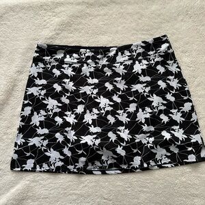 VGUC Tranquility size large skort black and white print